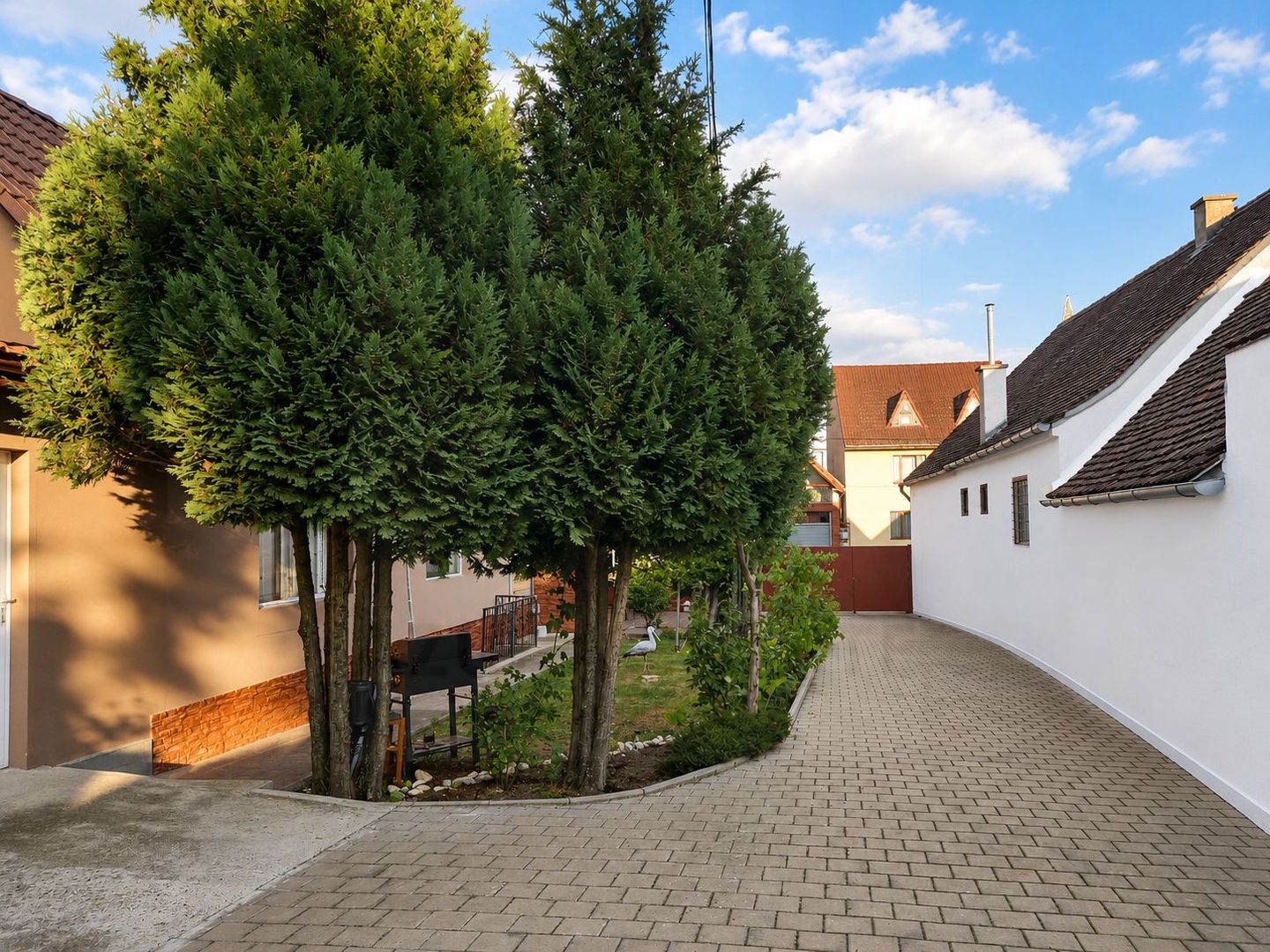 Casă cu 2 apartamente 5 camere 140 mp utili curte 289 mp in Turnișor - Poză 12