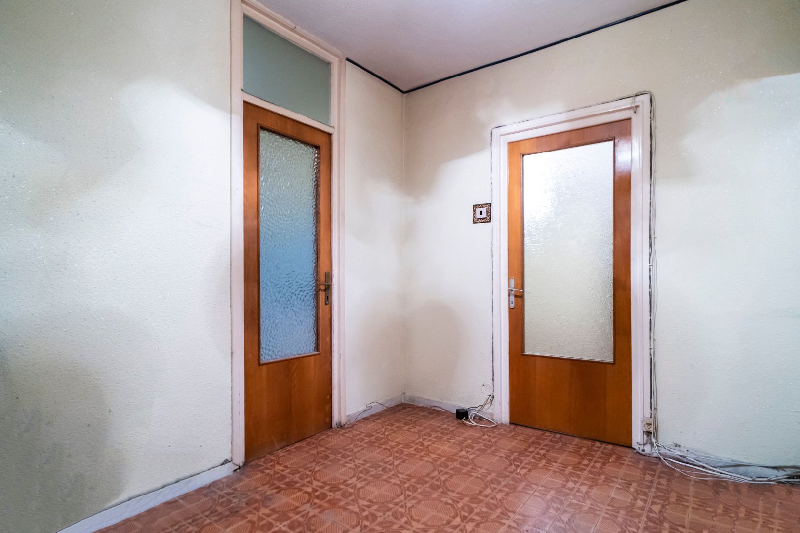 Drumul Taberei 3 camere, 4/10, bloc stradal, c-tie 1980, bucatarie mare, 2 bai - Poză 9