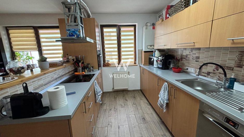 Apartament spațios cu 3 camere, 2 băi și balcoane generoase - Poză 3