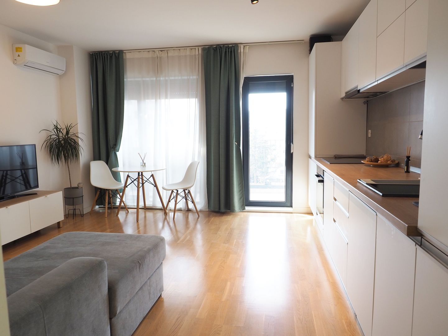 INCHIRIERE 2 CAMERE MOBILAT-UTILAT-PARCARE-ARCADIA-1 MAI-DOMENII - Poză 1