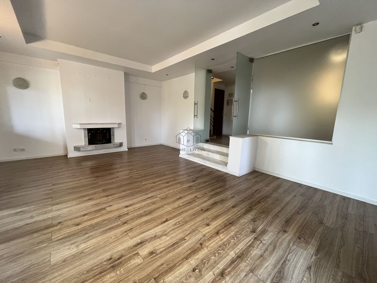 VILA CU 5 CAMERE LA INCHIRIERE PE MALUL LACULUI STRAULESTI - Poză 7