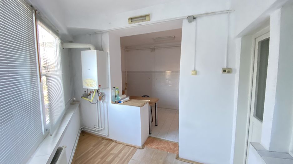 Apartament 2 Camere, Decomandate, Etaj 1, Centrala, Fabric, Comision 0 - Poză 1