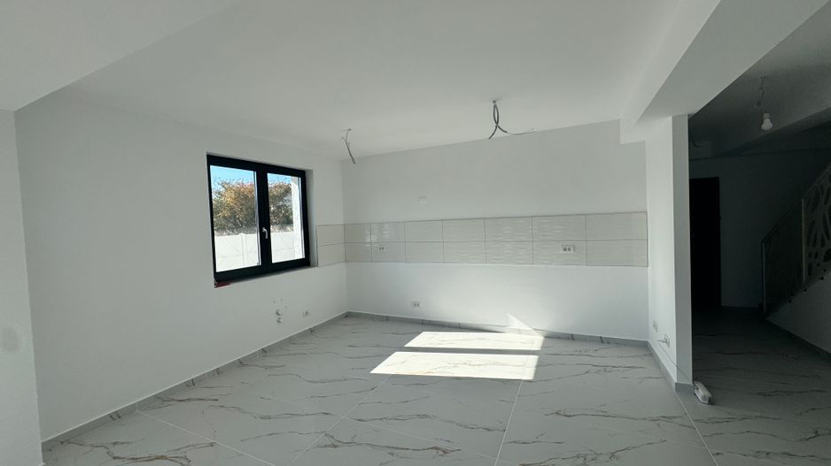 Vila 5 camere Otopeni Central-bucatarie si finisaje incluse - Poză 10