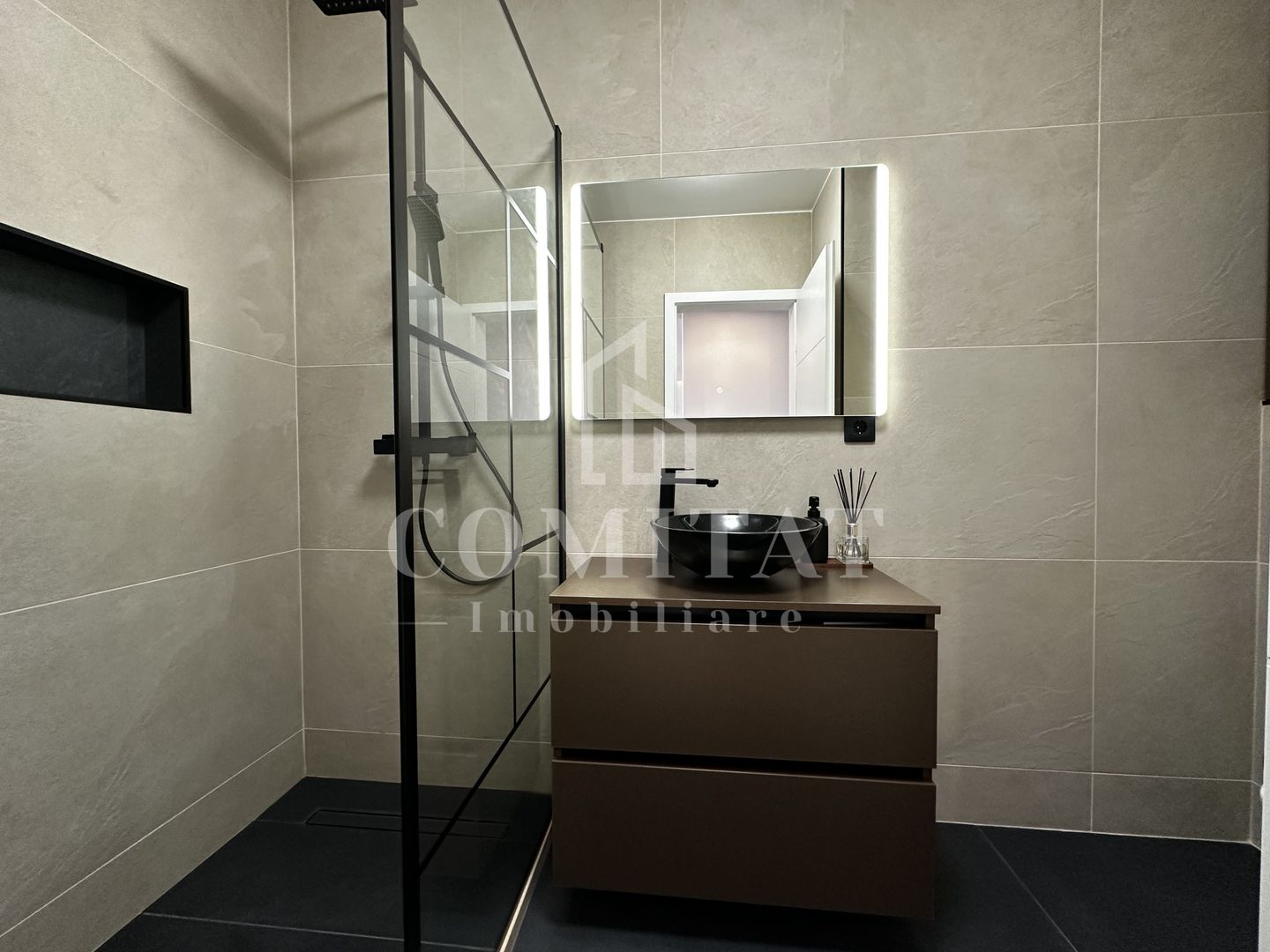 Apartamnt prmium | Etaj intermediar | Zona Eroilor - Floresti - Poză 12