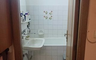 Apartament cu 2 camere, etaj intermediar, lift și balcon, zona Minerva - Poză 7