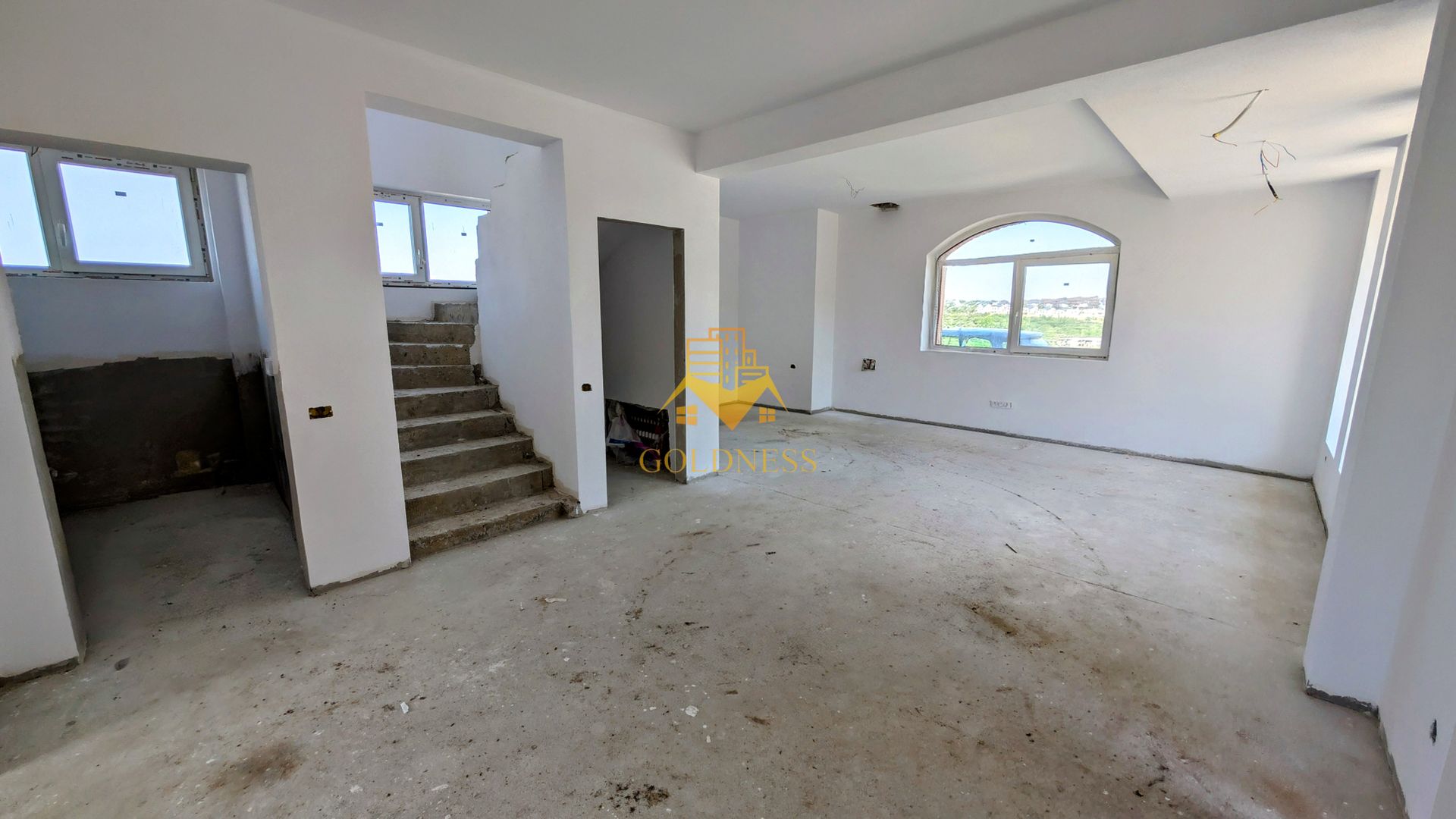 Vila, 4 Camere, Dezmir, Constructie Noua, 450 mp, 4 Bai, 2 Parcari - Poză 1