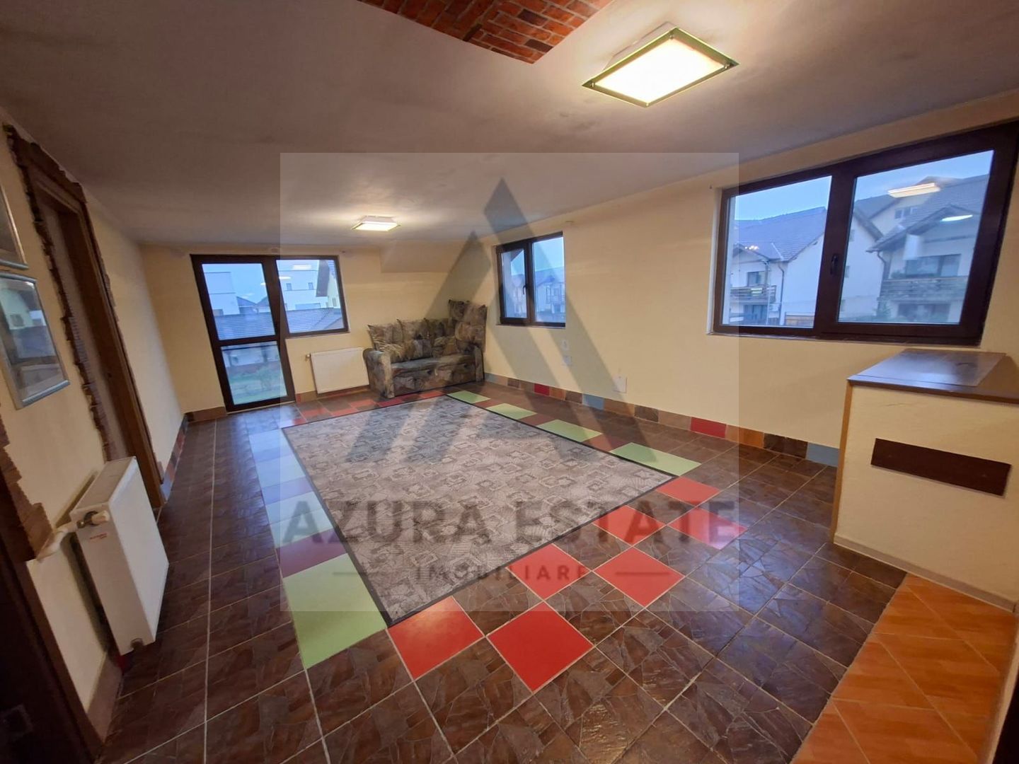 Casa 6 camere 2 bai curte 306 mp utili si parcare privata in Selimbar - Poză 12