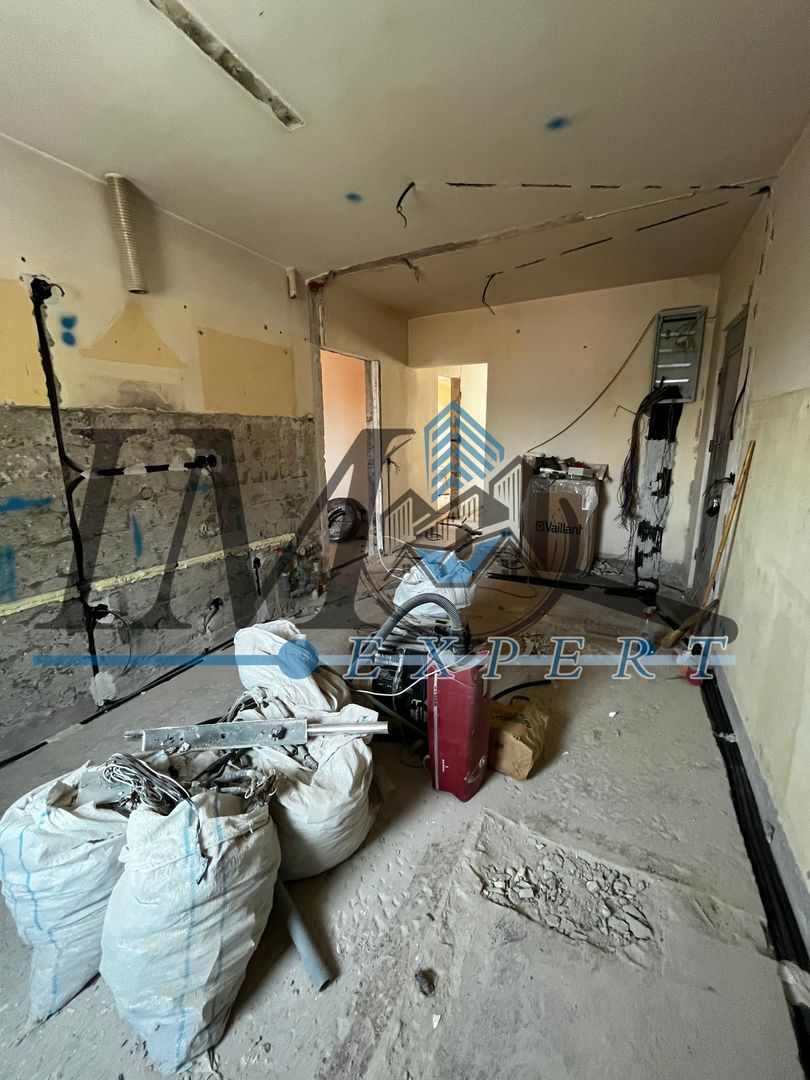 Apartament semi renovat de vânzare in Sebeș - Poză 4