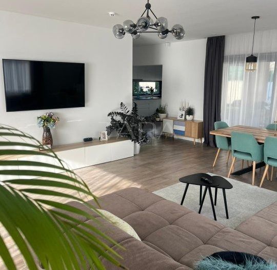 Casa spectaculoasa, zona privata, finisaje de lux. - Poză 2