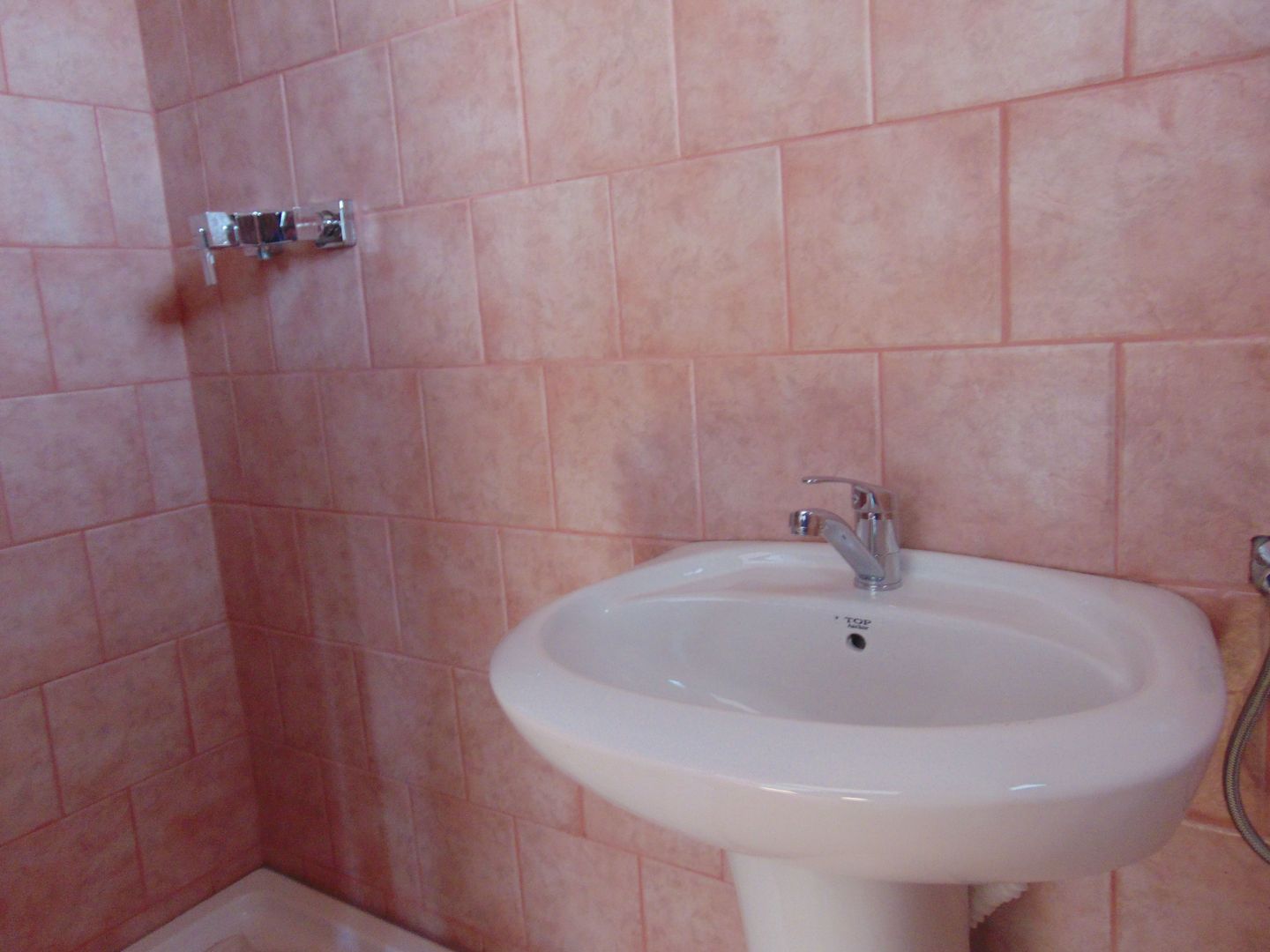 Spatii generoase cazare muncitori sau seniori- zona cu acces rapid - Poză 13