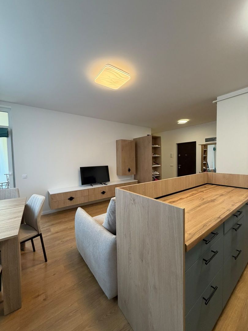 Apartament 3 camere, 2 bai, balcon, etaj intermediar, parcare - Poză 2