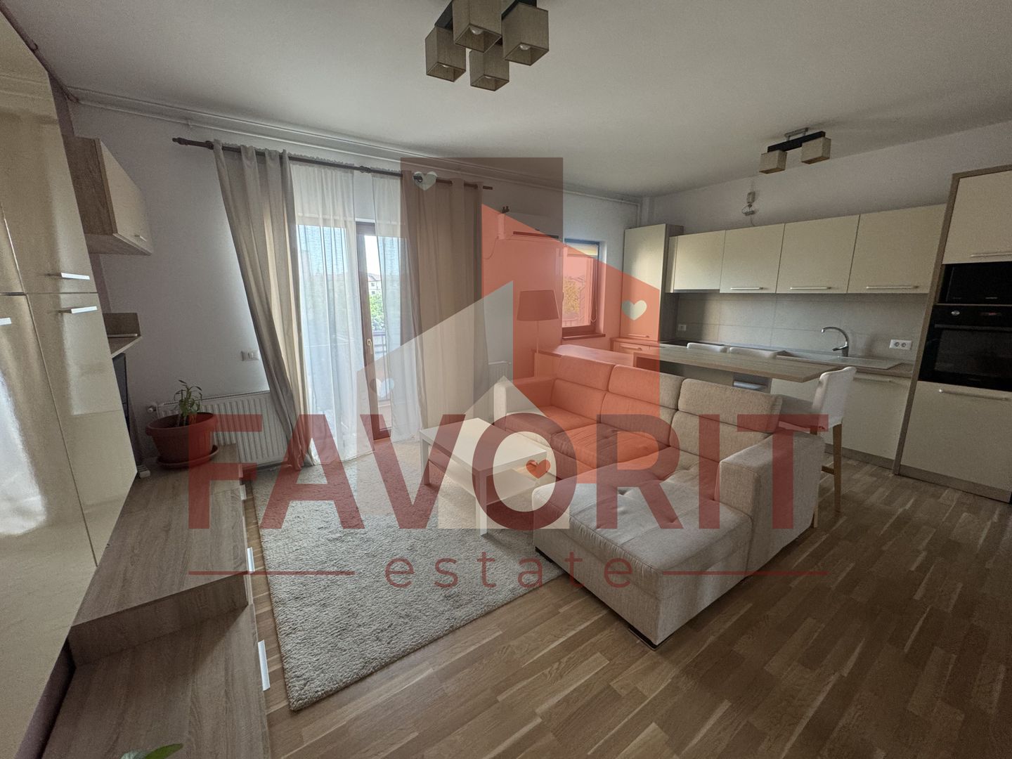 Etaj 1. Pozitie excelenta. Aproape de magazine si Expres 3. - Poză 1