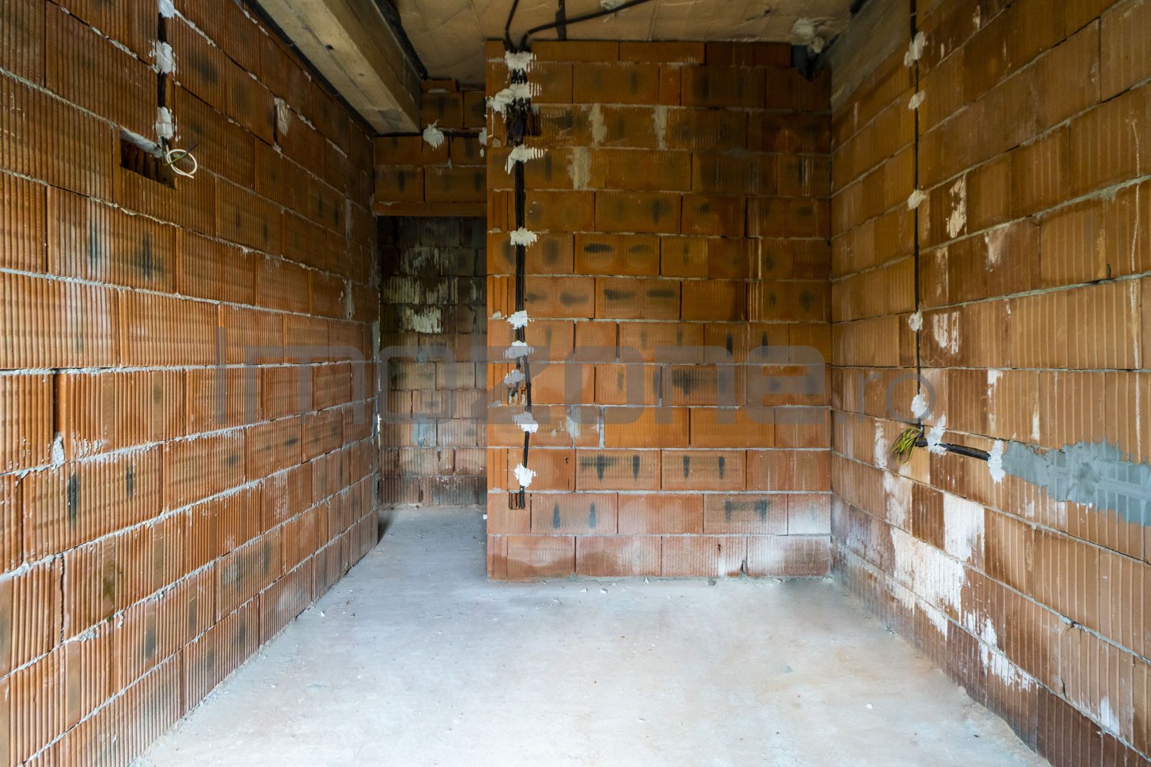 Apartament 3 cam., 2 bai, 2 balc., bloc nou, finisat la cheie, centrala termica - Poză 9