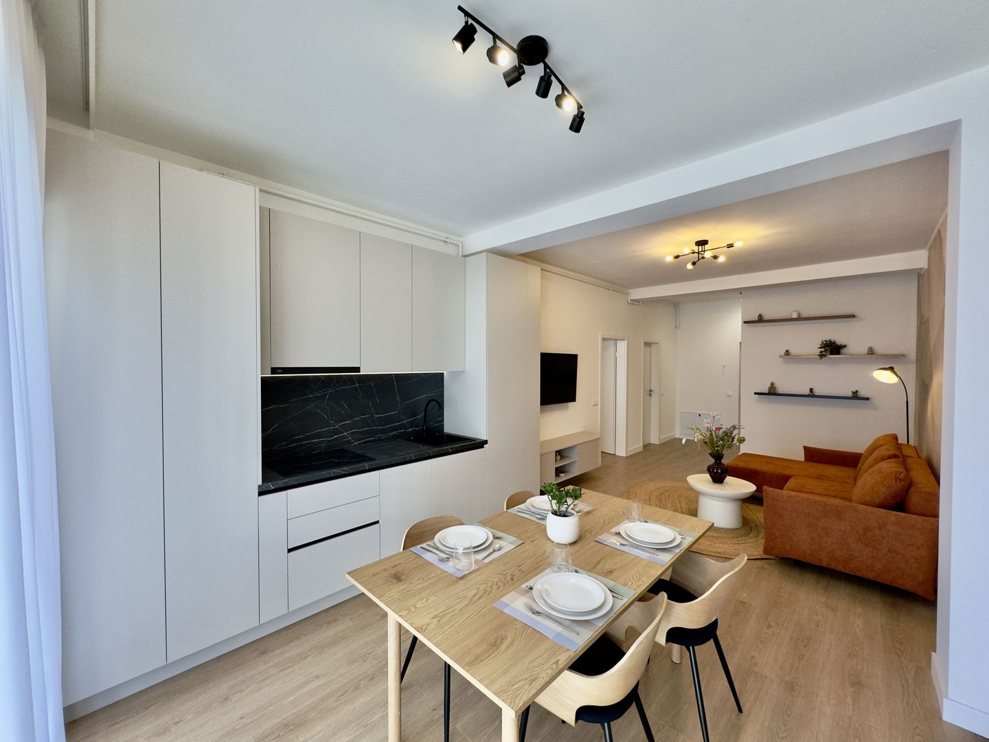 Apartament cu 2 camere, mobilat complet, terasă 18.46 - întabulat - Poză 4