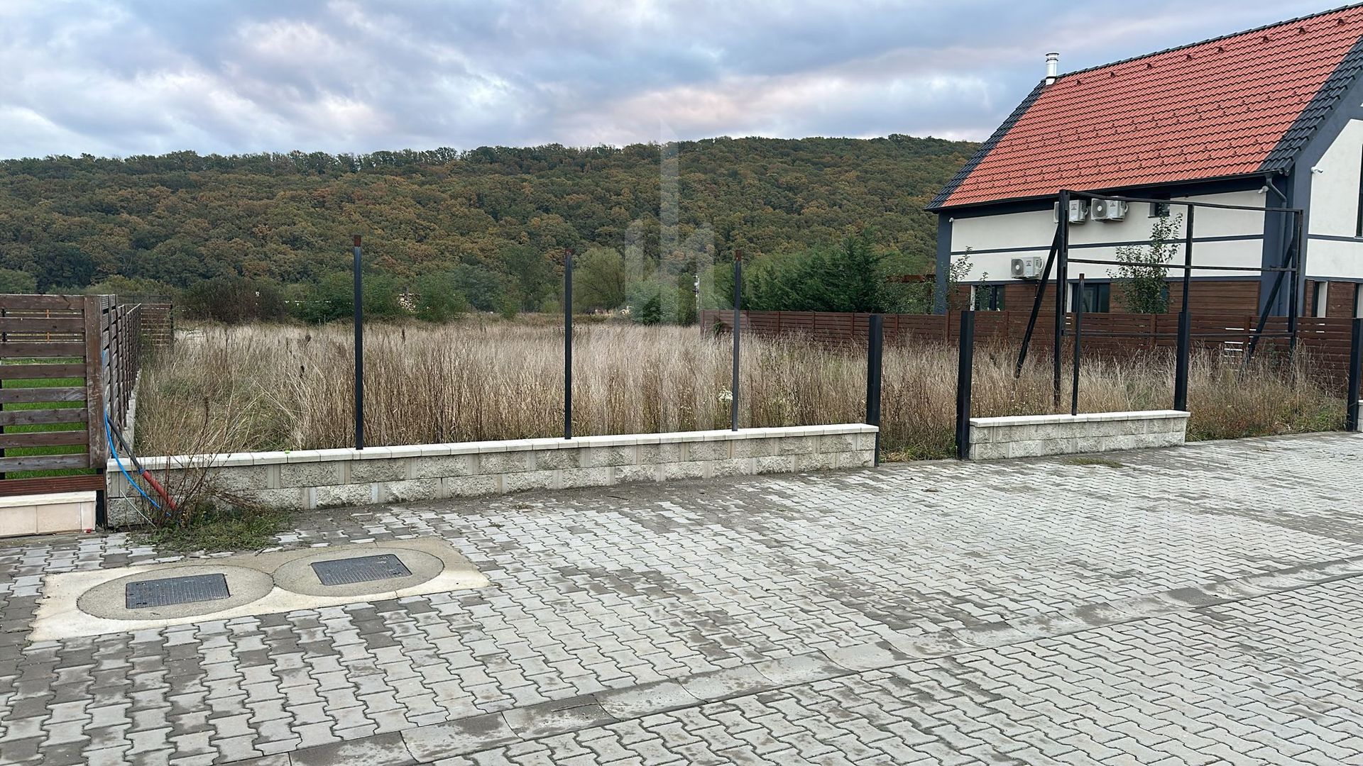 🏡 Teren de vânzare în Tălmaciu – zonă liniștită, cu priveliște spre munți - Poză 3