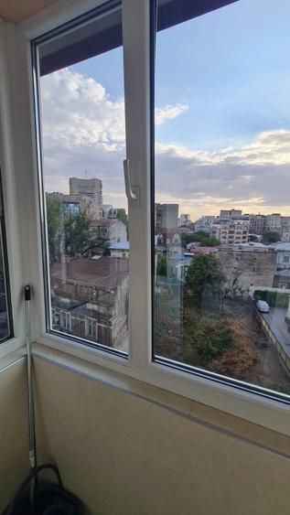 Garsonieră spațioasă de închiriat, Universitate, mobilat lux, centrală proprie - Poză 8
