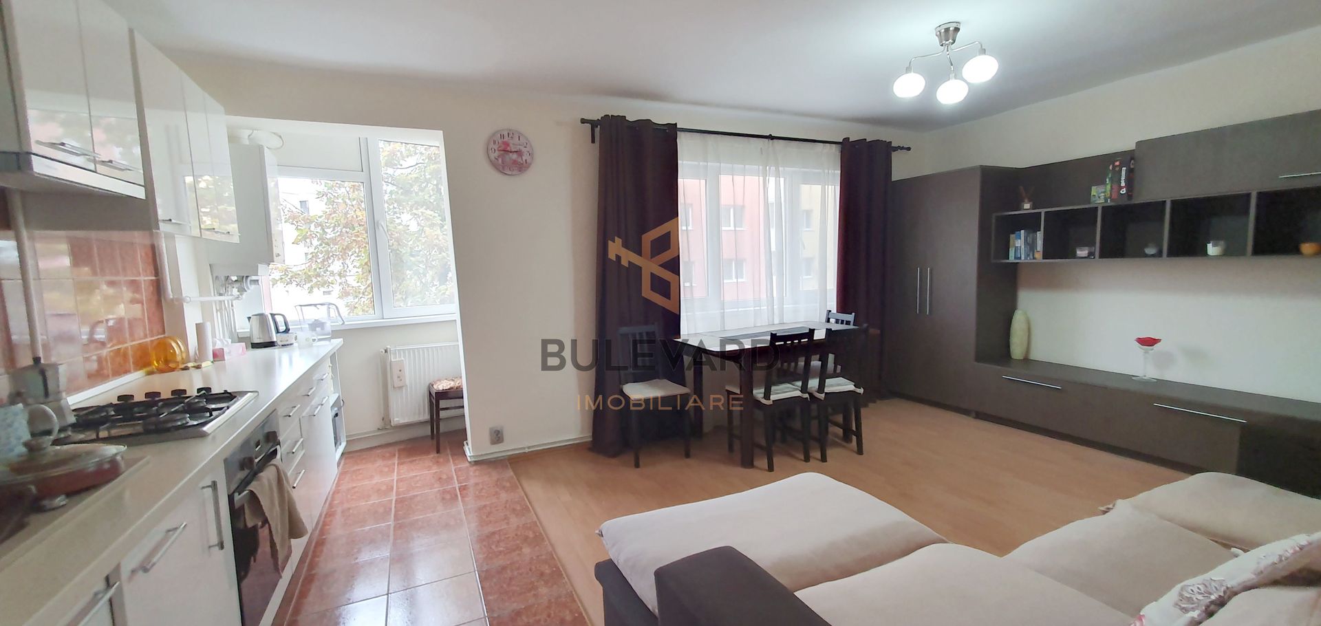 Apartament cu 3 camere + garaj, zona Big! - Poză 2