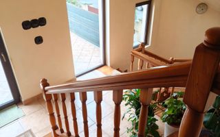 Casa de locuit Central 310 mp utili + 2 spatii comerciale de la strada - Poză 2