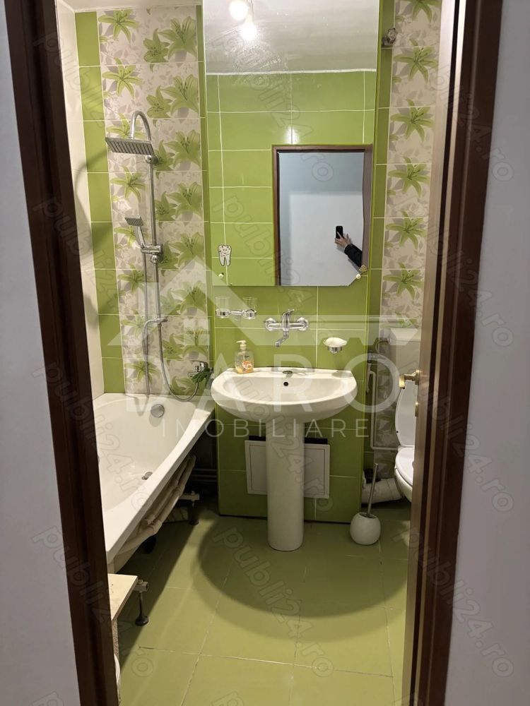 Apartament cu 3 camere în zonă centrală - Poză 4