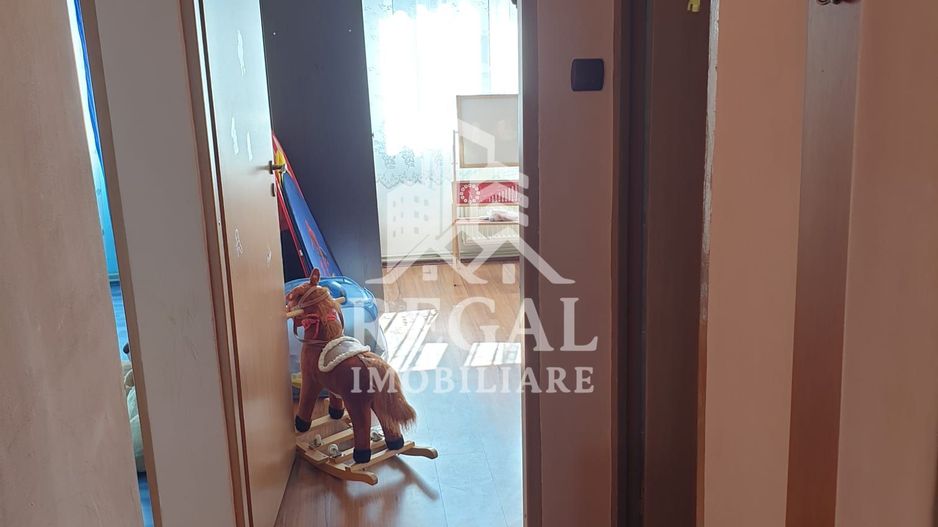 Apartament cu 3 camere de vânzare. Zona Micro 5 - Poză 8