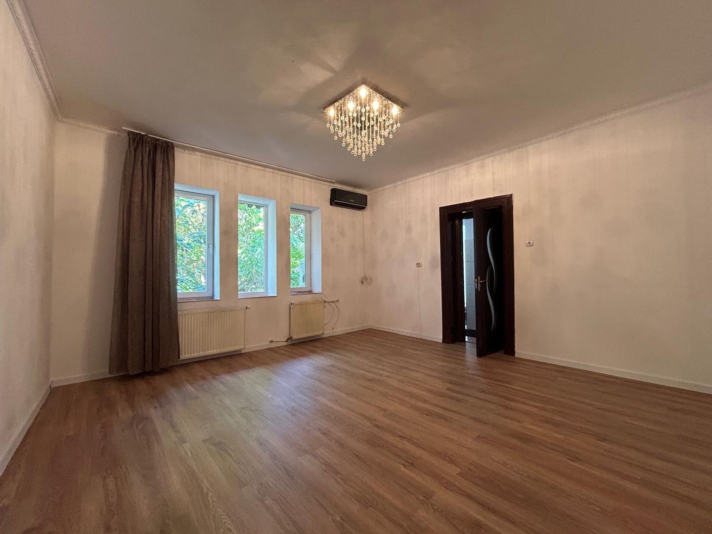 Vanzare Apartament 2 Camere Dec. în Vilă Ideal Rezidential sau Airbnb - Poză 2