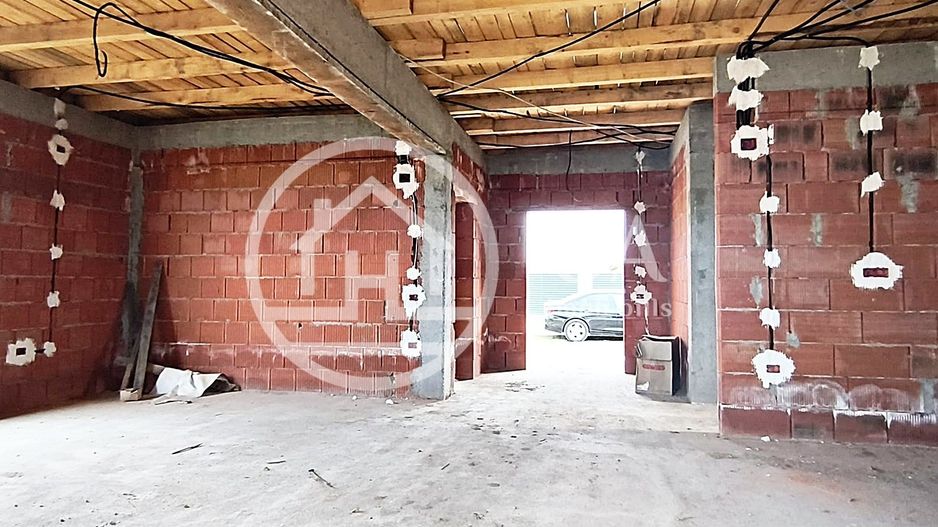 Casa de vanzare cu 4 camere in zona Santandrei, Oradea - Poză 2