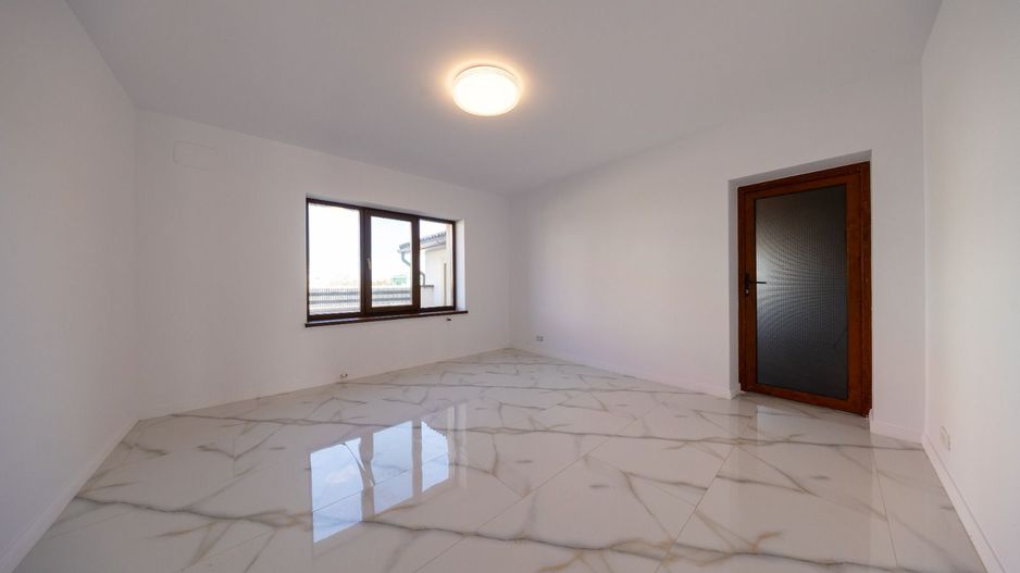 Casa 6 dormitoare+4 bai -1500 mp teren-Sacele - Poză 6