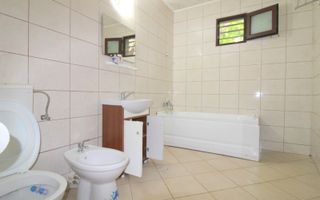De vanzare casa cu 3 camere, zona Port, 65.000 euro - Poză 8