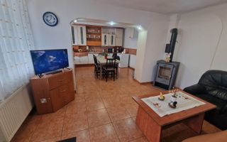 Casa cu 4 camere - 520 mp teren - Garaj - Turnisor - Poză 1
