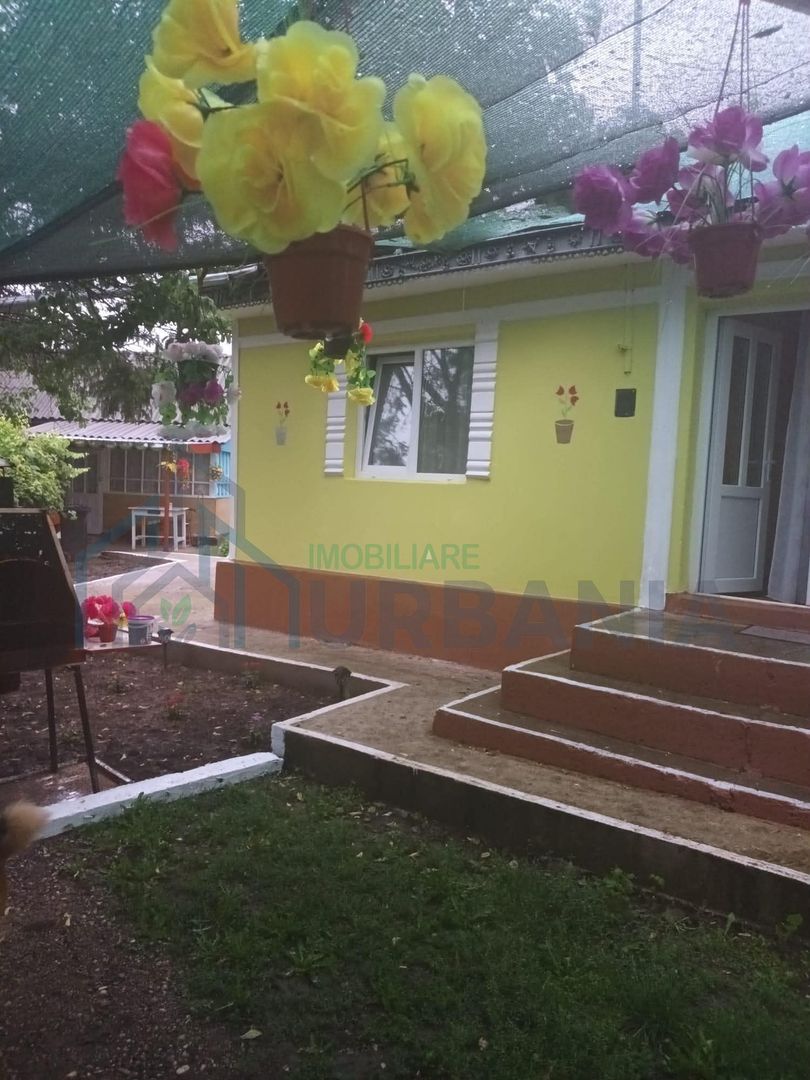 Proprietate de vânzare cu casă și teren în Hoisești, comuna Dumești - Poză 3