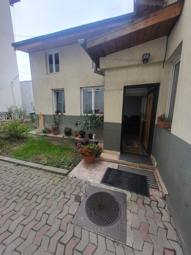 Casa tip vila mansardata, centrala si curte proprie, loc de parcare, 8min metrou - Poză 7