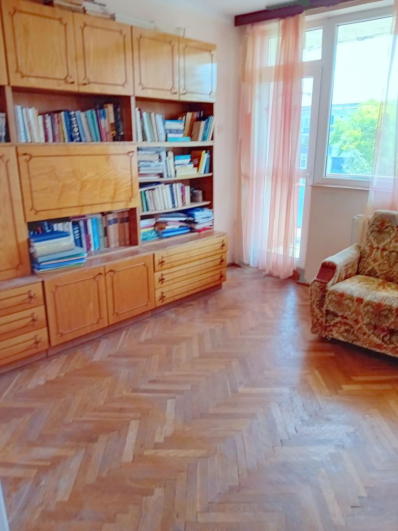 De vanzare -  apartament cu 3 camere decomandate, Tiglina 2, etaj 3/4 - Poză 2