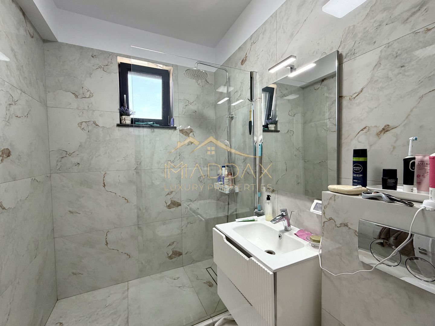 Vil de tip Duplex *P+1E+M* | 176 mp utili | mobilată complet | Chitila - Poză 42