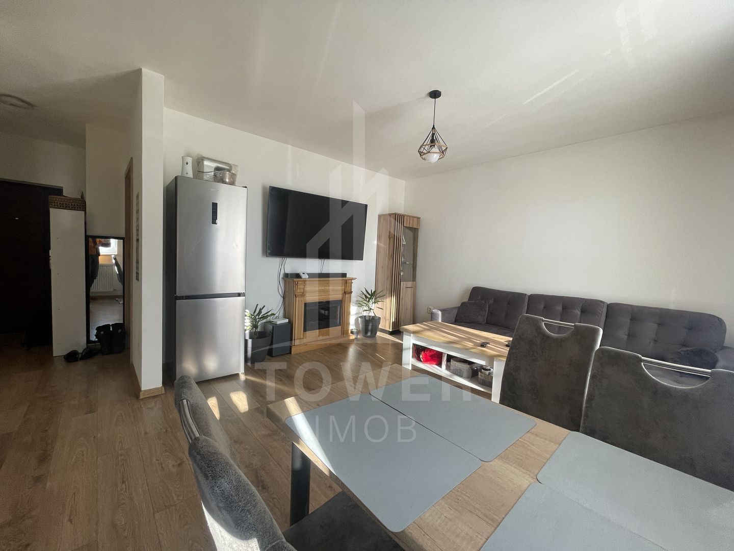 Apartament 3 camere--Turnisor | Decomandat | Balcon 10 mp | Parcare privata - Poză 4
