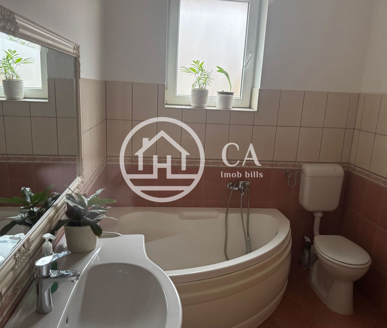 Casa P+M cu 4 camere de inchiriat în zona Centrală, Oradea - Poză 12