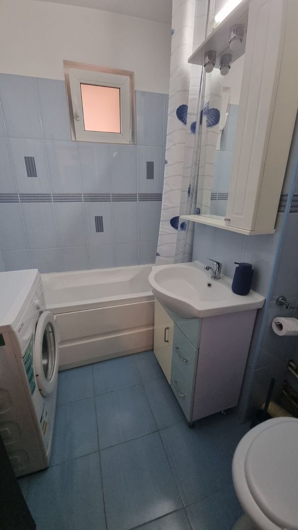 Garsonieră Titan, bloc reabilitat, etaj 7, balcon închis, mobilată - Poză 3