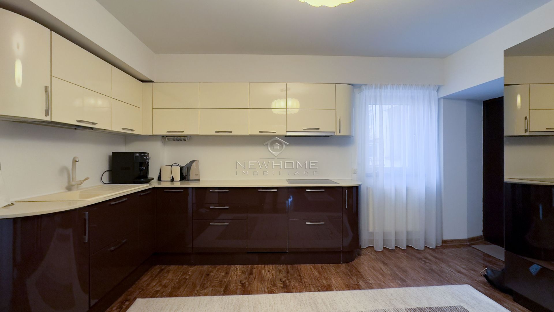 Apartament cu 3 camere, Parcare, P-ta Cipariu  zona Central - Poză 8