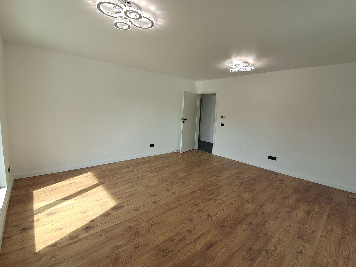 Prima inchiriere 3 camere+ parcare subterana , bloc nou S31 - Poză 2