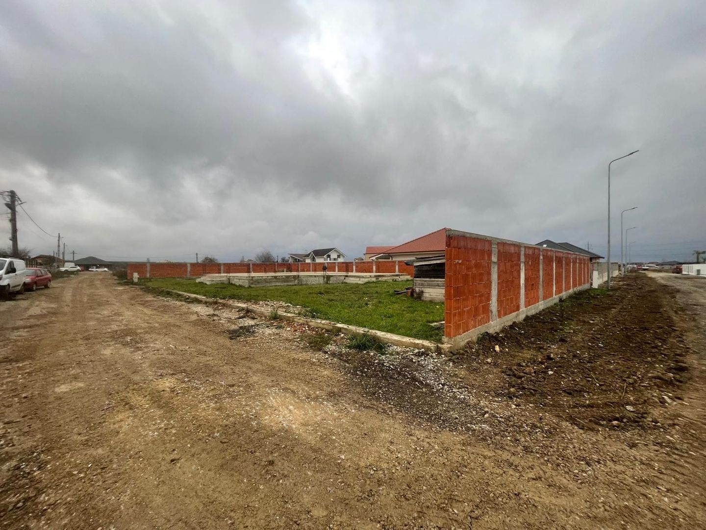 Teren intravilan, fundatie proiect casa, gard si utilitati-Zona Cheriu - Poză 8