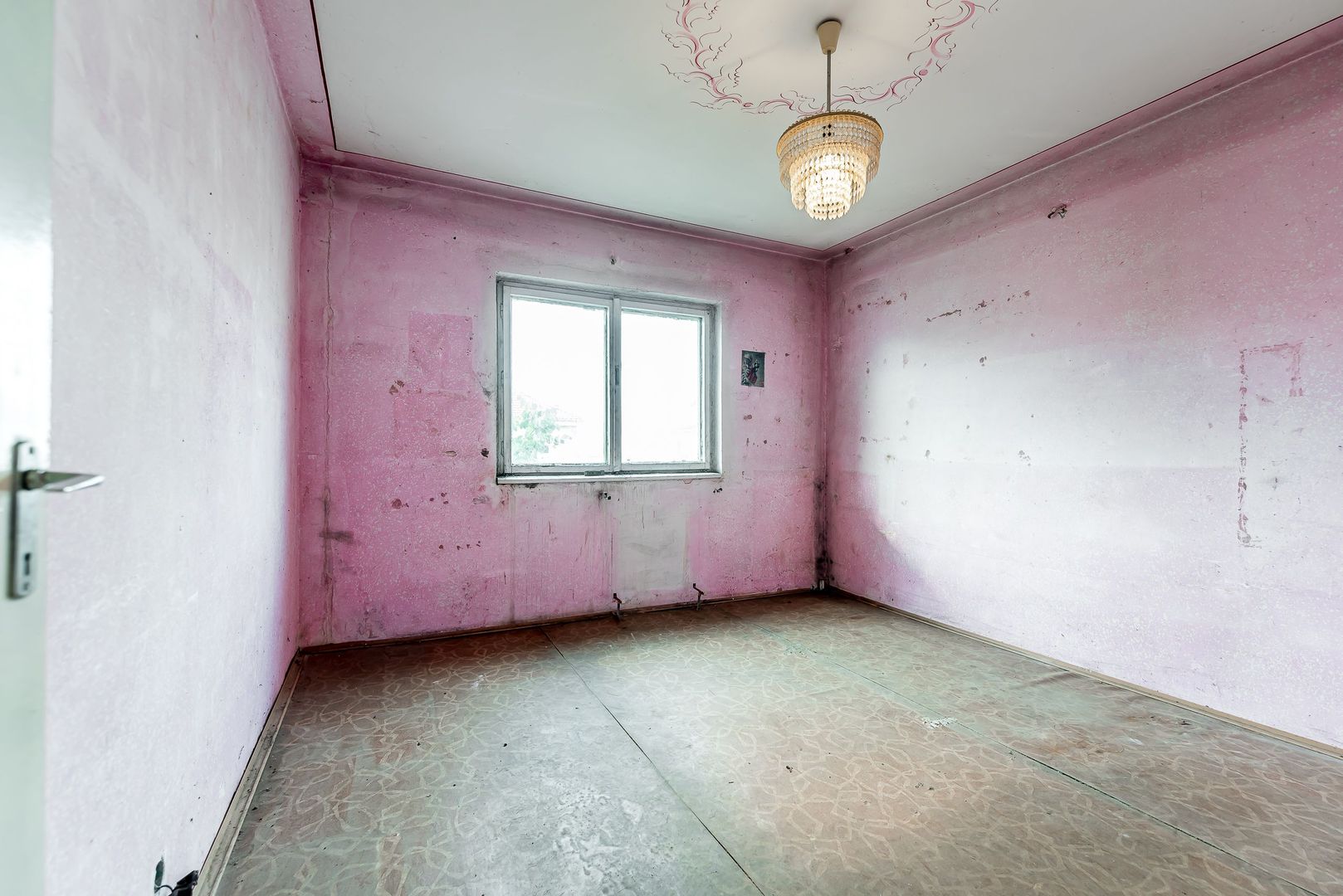 Apartament decomandat, 2 camere, Alfa, la 2 pași de stația de tramvai - Poză 6