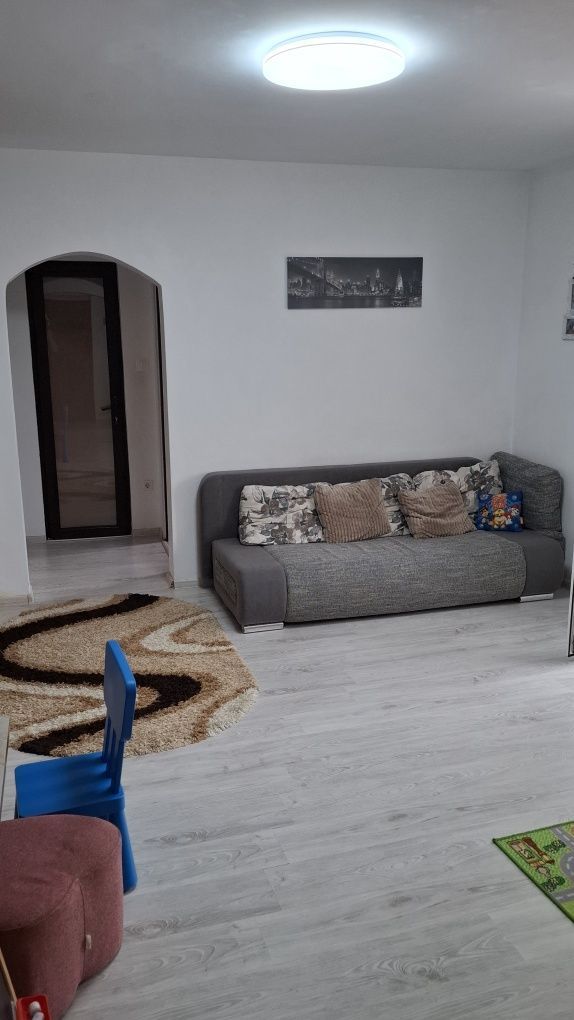 De vanzare apartament de 2 camere Titan -Scoala Mexic - Poză 1