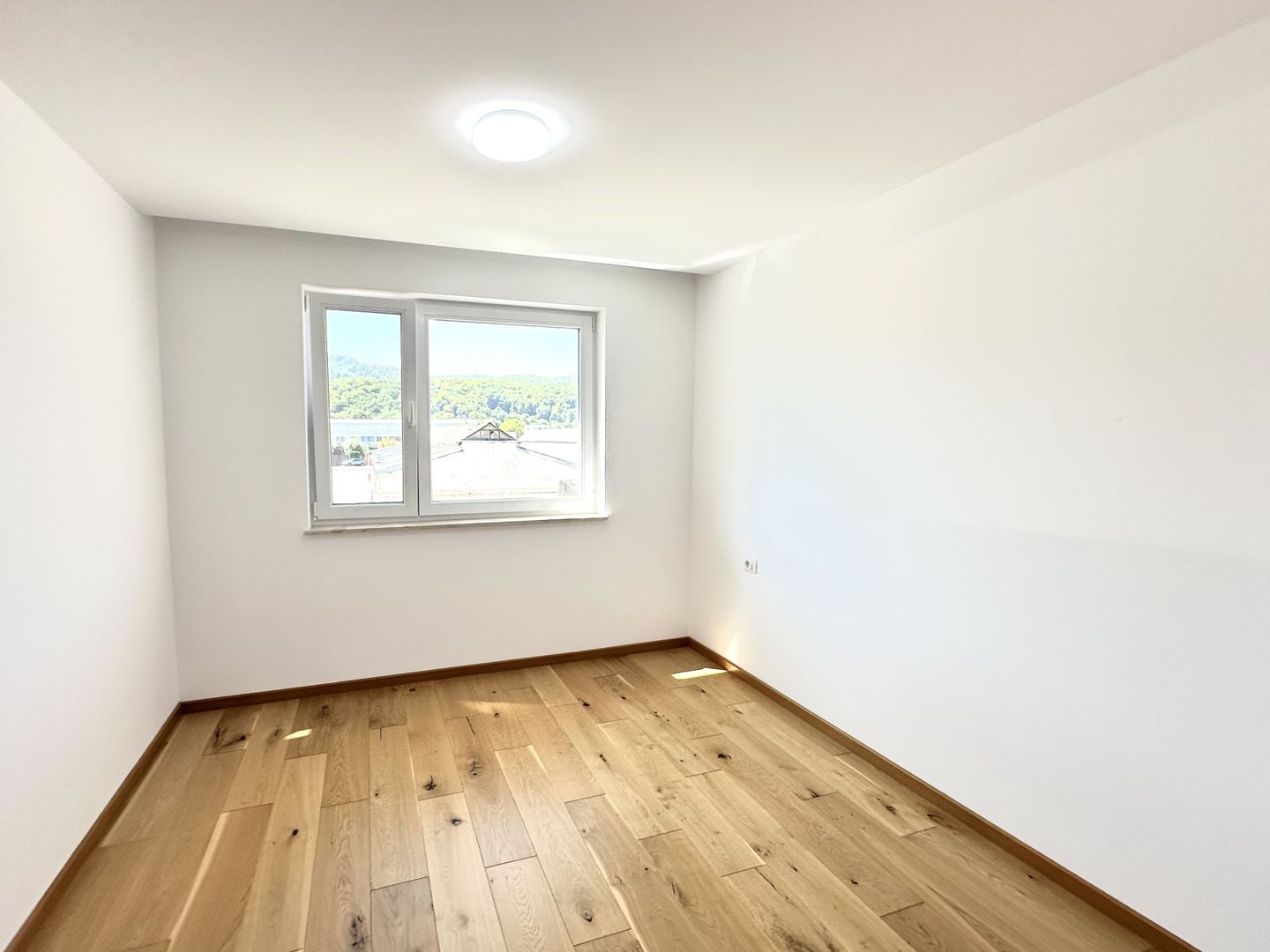 Apartament cu 3 camere decomandat de inchiriat, Urban Plaza - Poză 14