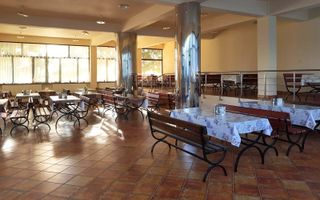 Hotel cu arhitectură montană deosebită poziționare premium Sâmbătă de Sus - Poză 1