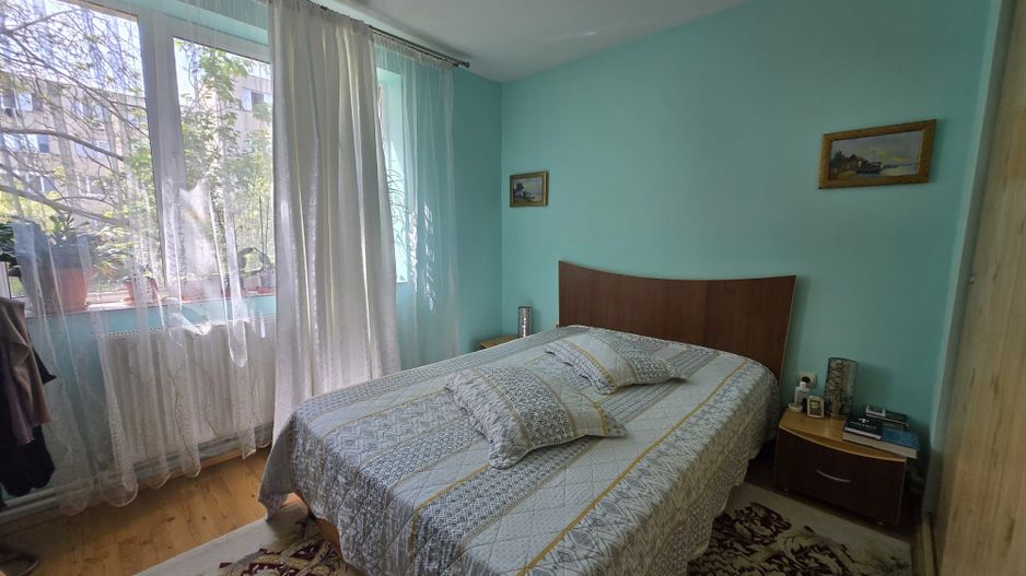 Apartament cu 3 camere  de vanzare - B dul 1 Mai - Poză 3