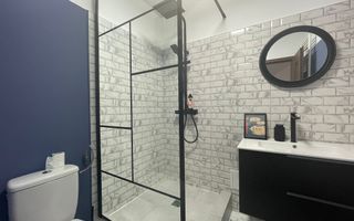 Apartament la casa cu 3 camere de inchiriat - Poză 12