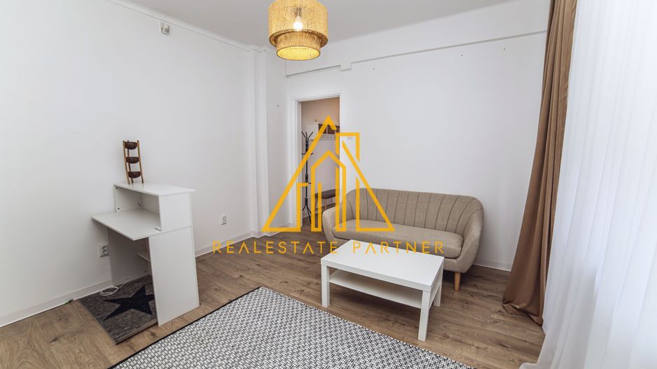 Apartament 4 camere renovat, central, ideal rezidențial sau activitate business - Poză 3