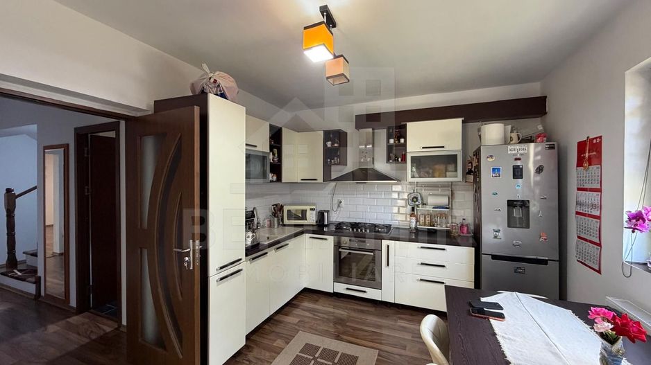 Casa moderna 5 Dormitoare 524mp teren Bariera Valcii -mobilata - Poză 4