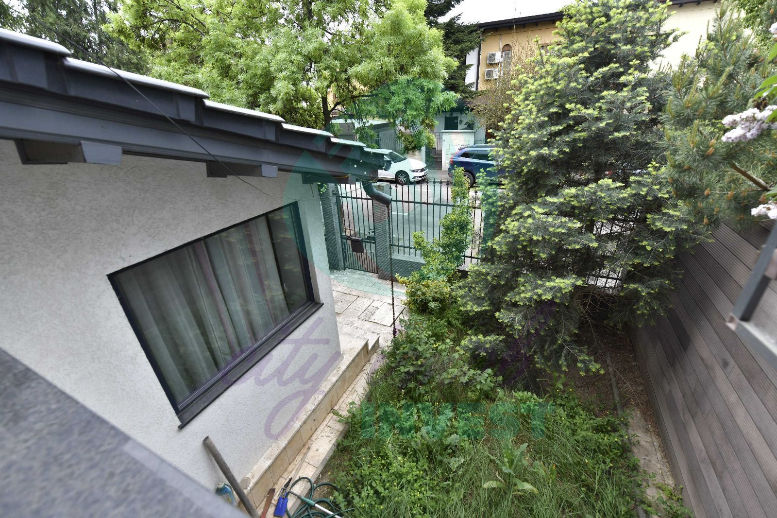 "Acasa" in Vatra Luminoasa - Poză 1