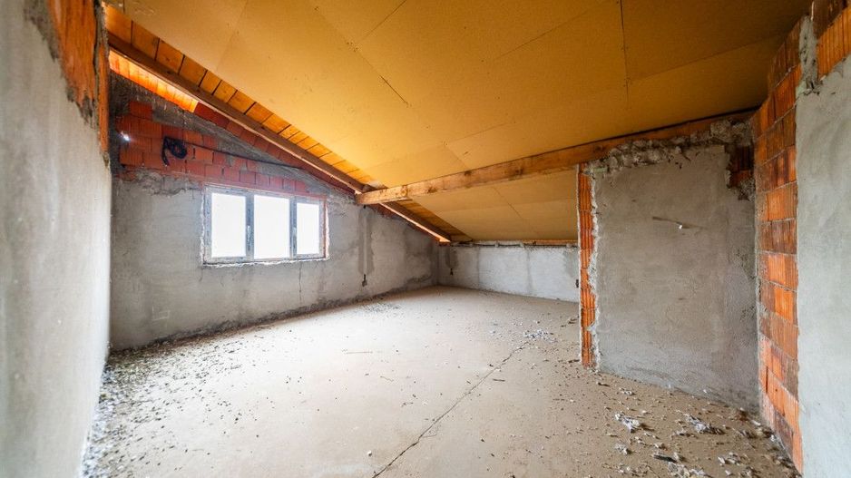Casa caramida P+M, Vinga, cu potential spatiu comercial - Poză 18