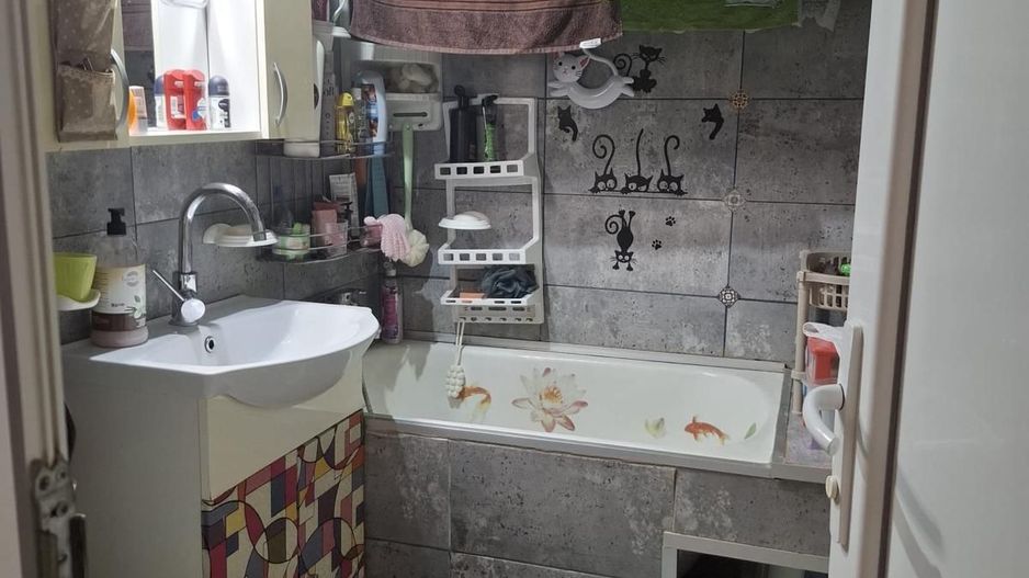 Apartament cu trei camere, Brancoveanu-Luica, 93.0000€ negociabil - Poză 8